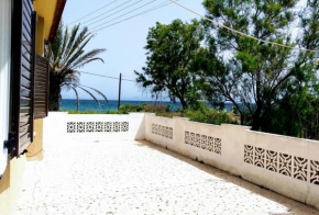 Summerhouse Peggy: close to Athens airport by the sea